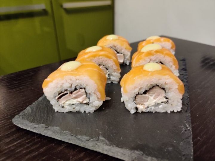 uramaki-tonno-salmone-eight-sushi-poke-lugano.jpg