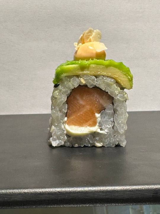 roll-salmone-avocado-eight-sushi-poke-lugano.jpg